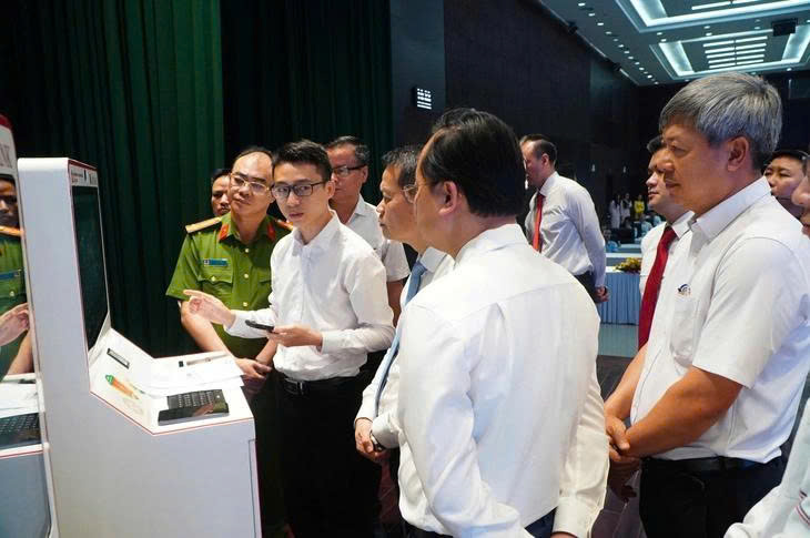 Đà Nẵng ra mắt 11 trạm dịch vụ công số phục vụ dân
