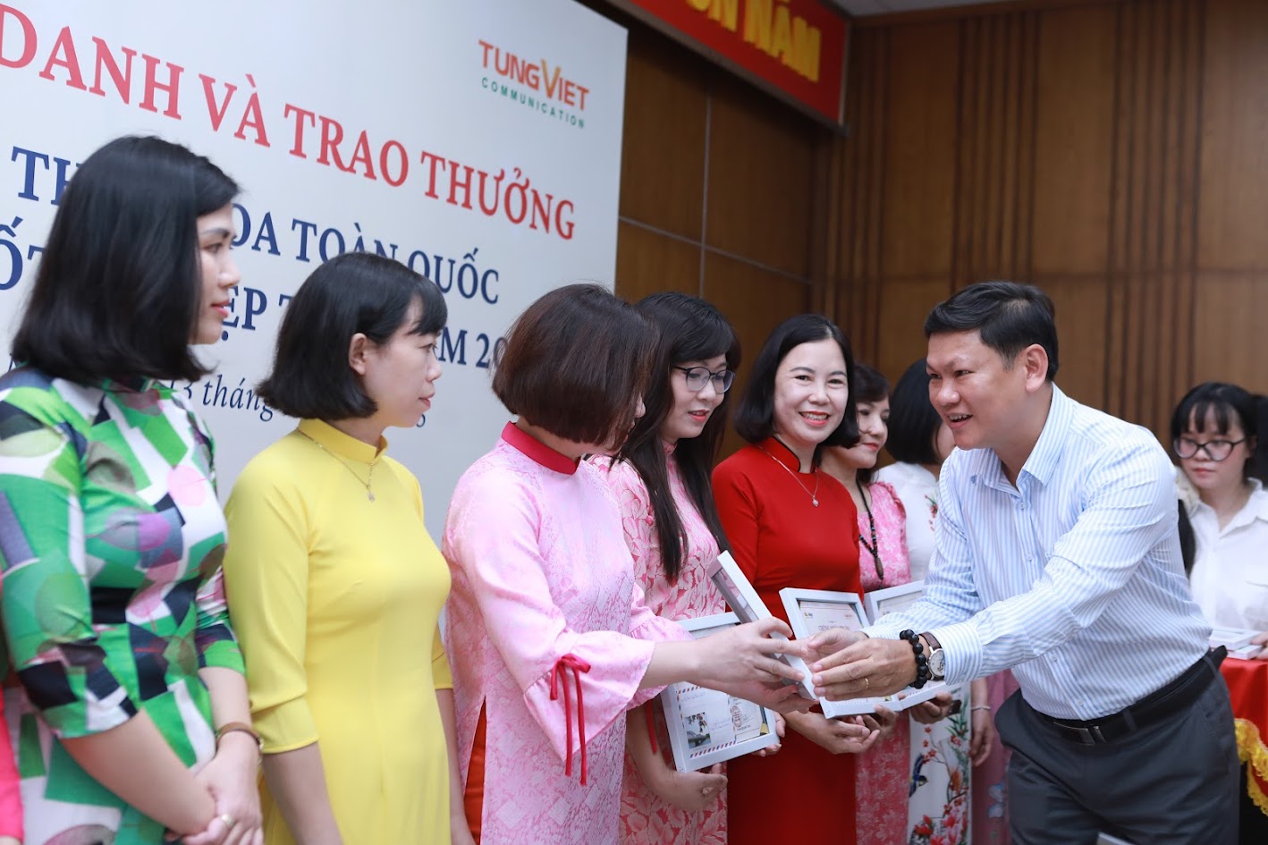 🎉 Hơn 10 Tỷ Đồng Học Liệu Số 3D mozaWeb Được Trao Tặng Các Trường Học Trong Lễ Vinh Danh Top 5 Thủ Khoa Toàn Quốc 2025