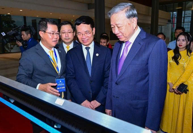Tổng Bí thư: 'Khoa học công nghệ là con đường sống còn'