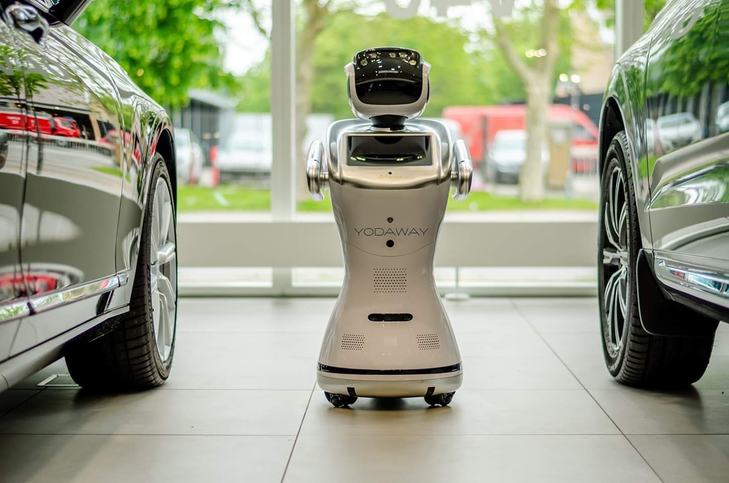 Robot Sanbot làm được những gì cho doanh nghiệp bạn