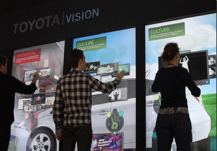 Toyota ứng dụng Công nghệ Touch Wall để giới thiệu sản phẩm