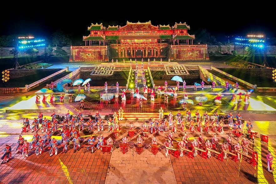 Khai mạc Festival Huế 2024: Kiến Trung rực sáng, tỏa ngát tinh hoa