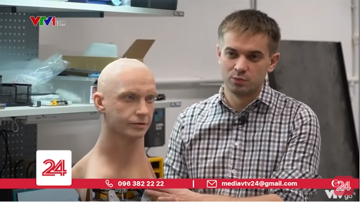 Nga phát triển robot mô phỏng người thật