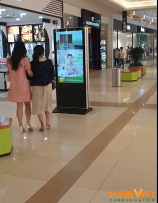 Màn hình quảng cáo tại trung tâm thương mại